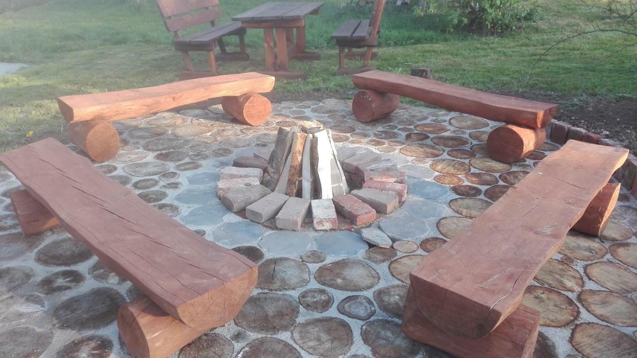 Pokoje Goscinne Przy Lesie Pobiedna Bagian luar foto